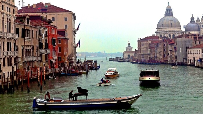 Concert flottant sur les canaux de Venise