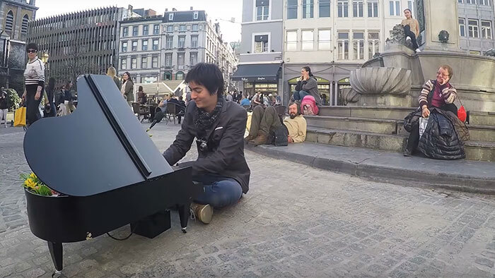 Newton-Lawrence : le mini-pianiste itinérant