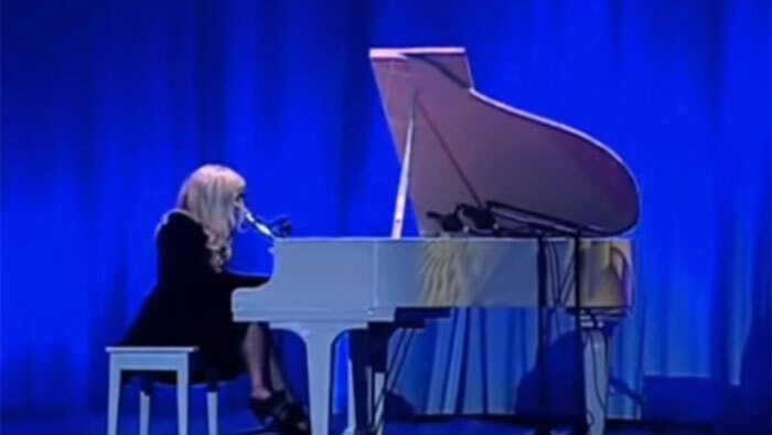 Le premier piano de Lady Gaga en vente le 21 mai