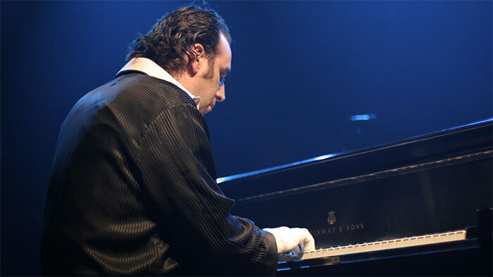 27 heures 03 minutes et 44 secondes de piano, record du monde pour Chilly Gonzales