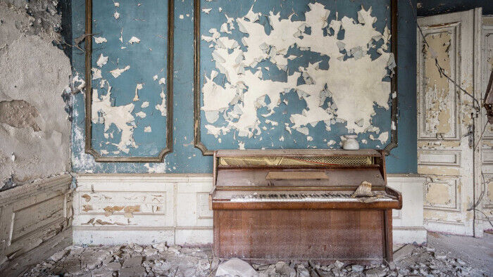 Il photographie les pianos oubliés