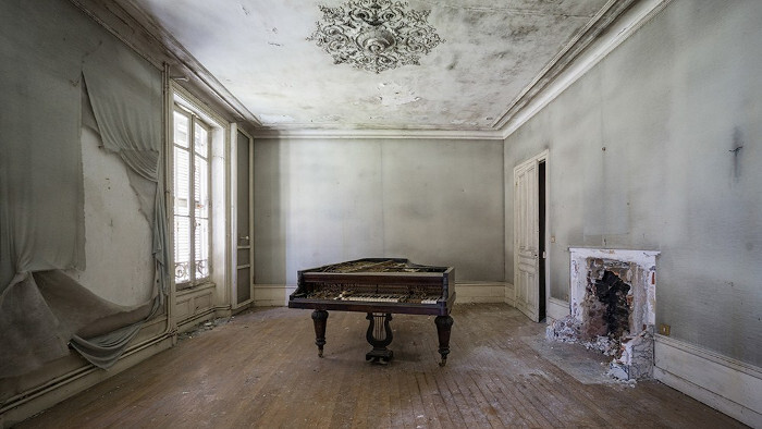 Il photographie les pianos oubliés