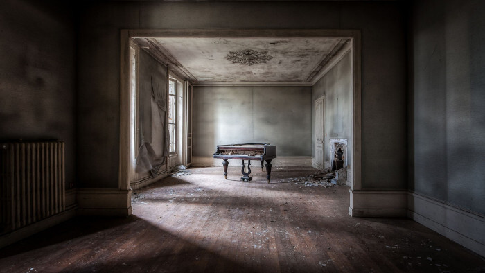 Il photographie les pianos oubliés
